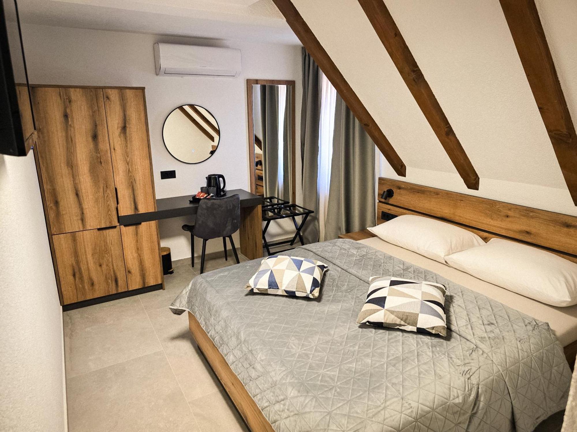 Knezevic-completely Renovated 2025 Pensión 3*