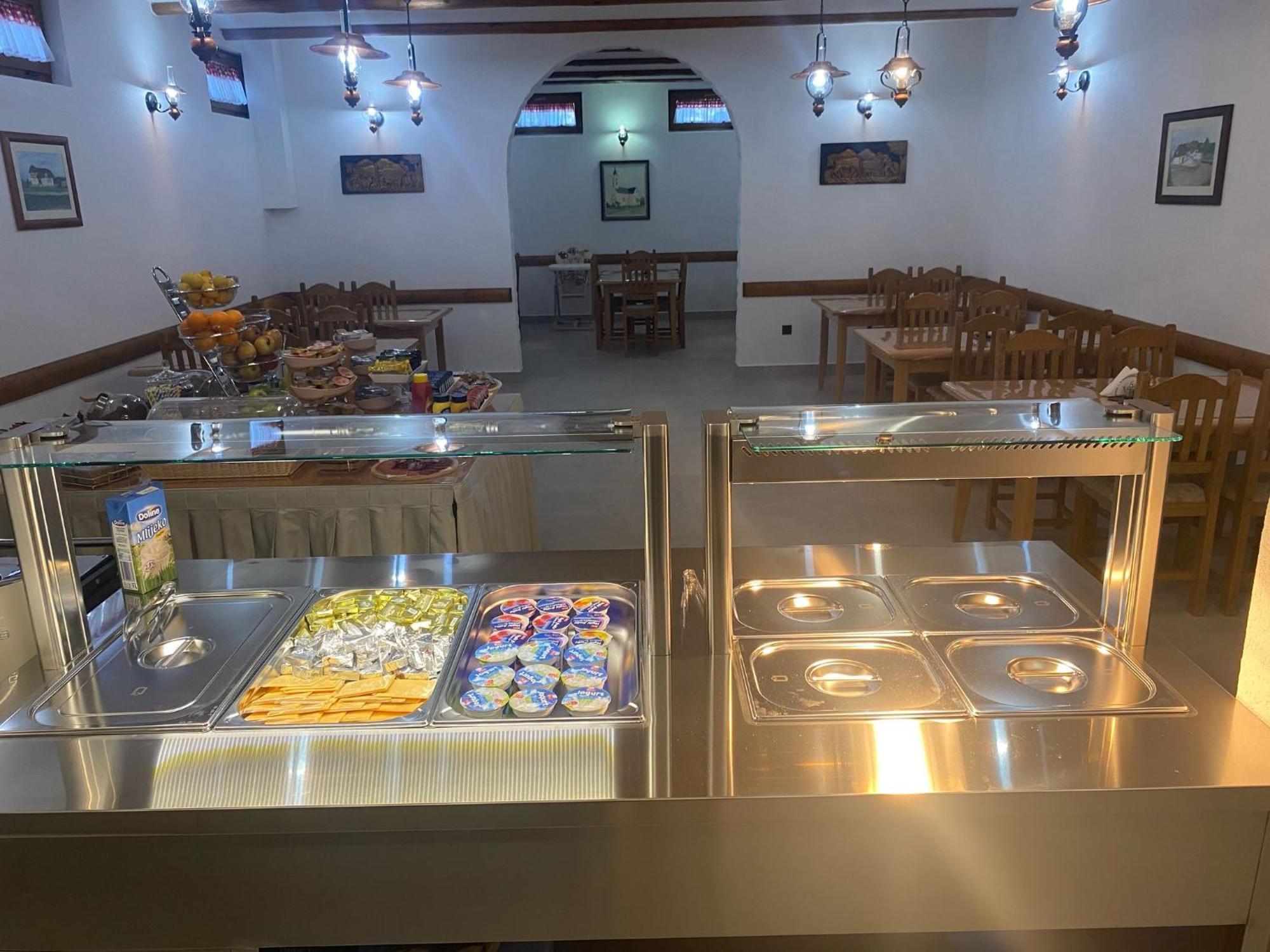 Pensión Knezevic-completely Renovated 2025